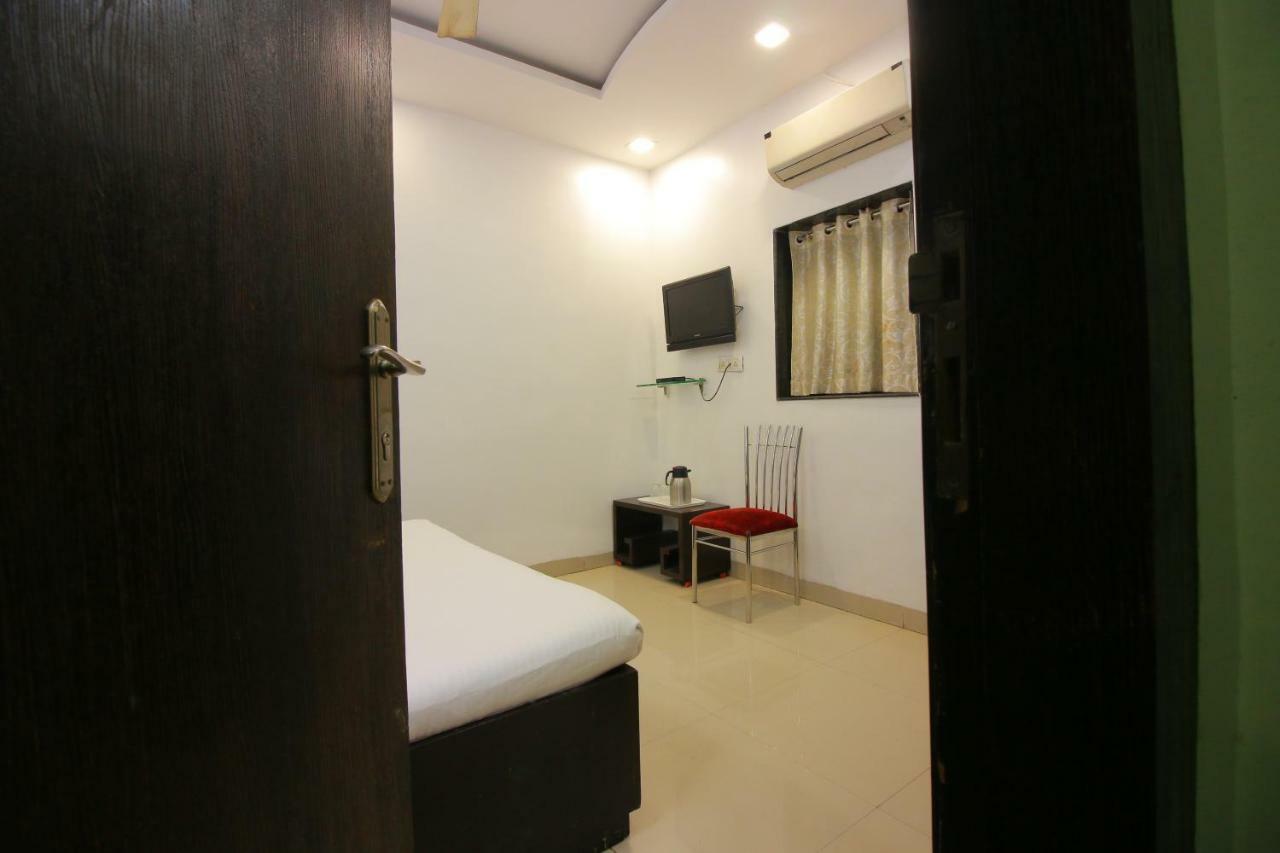 Hotel Modern Bombay Esterno foto